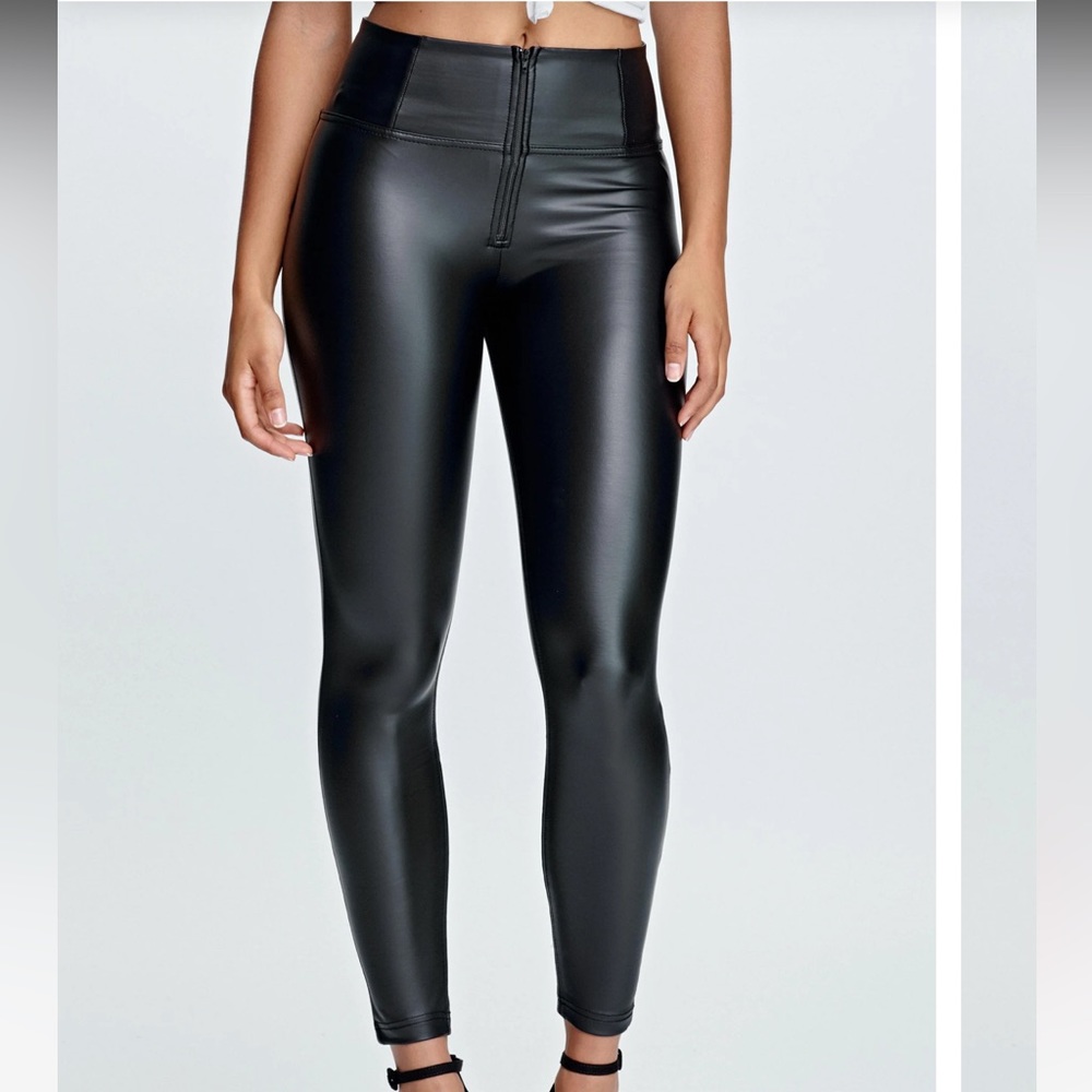 NWT Freddy WR. UP butt lifting 7/8 faux leather black skinny jeans pants.